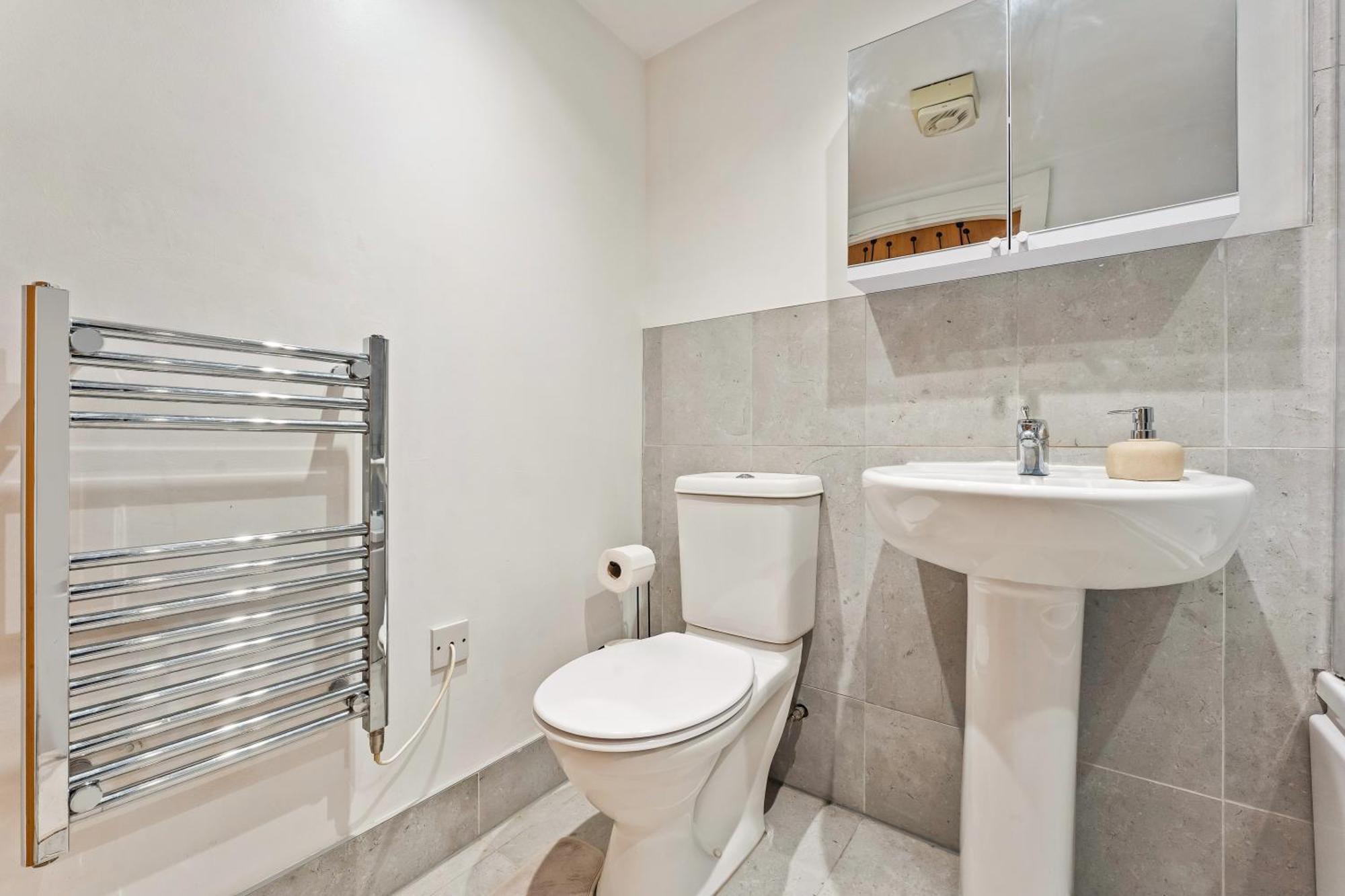 Apartment Centre Sleeps 5, Free Parking, Netflix *