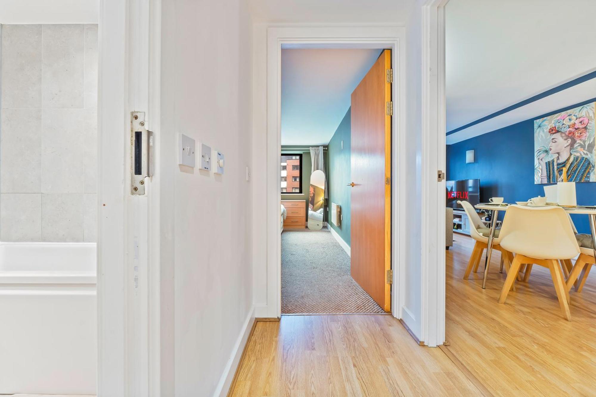 Centre Sleeps 5, Free Parking, Netflix Apartment