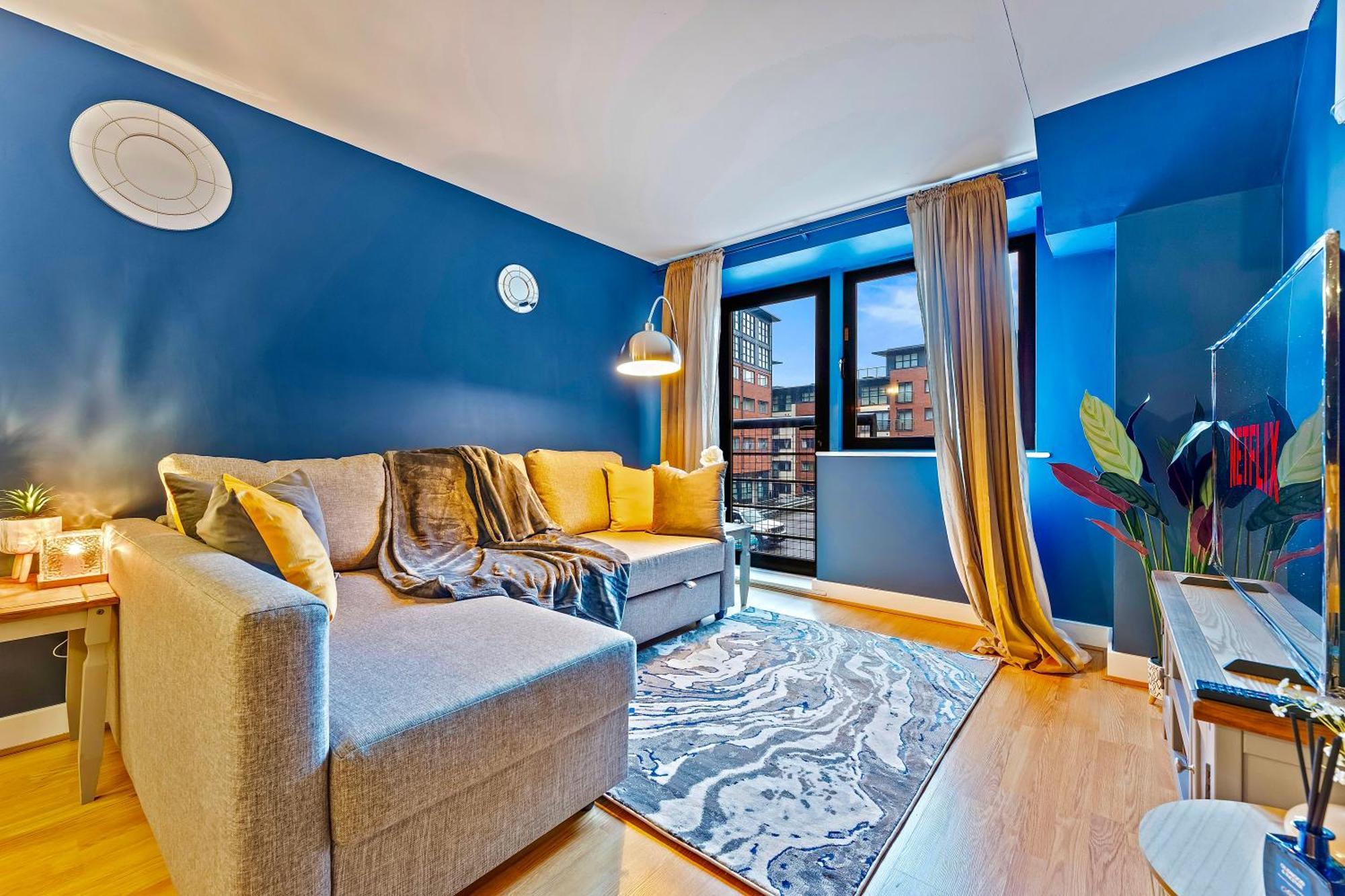 Apartment Centre Sleeps 5, Free Parking, Netflix