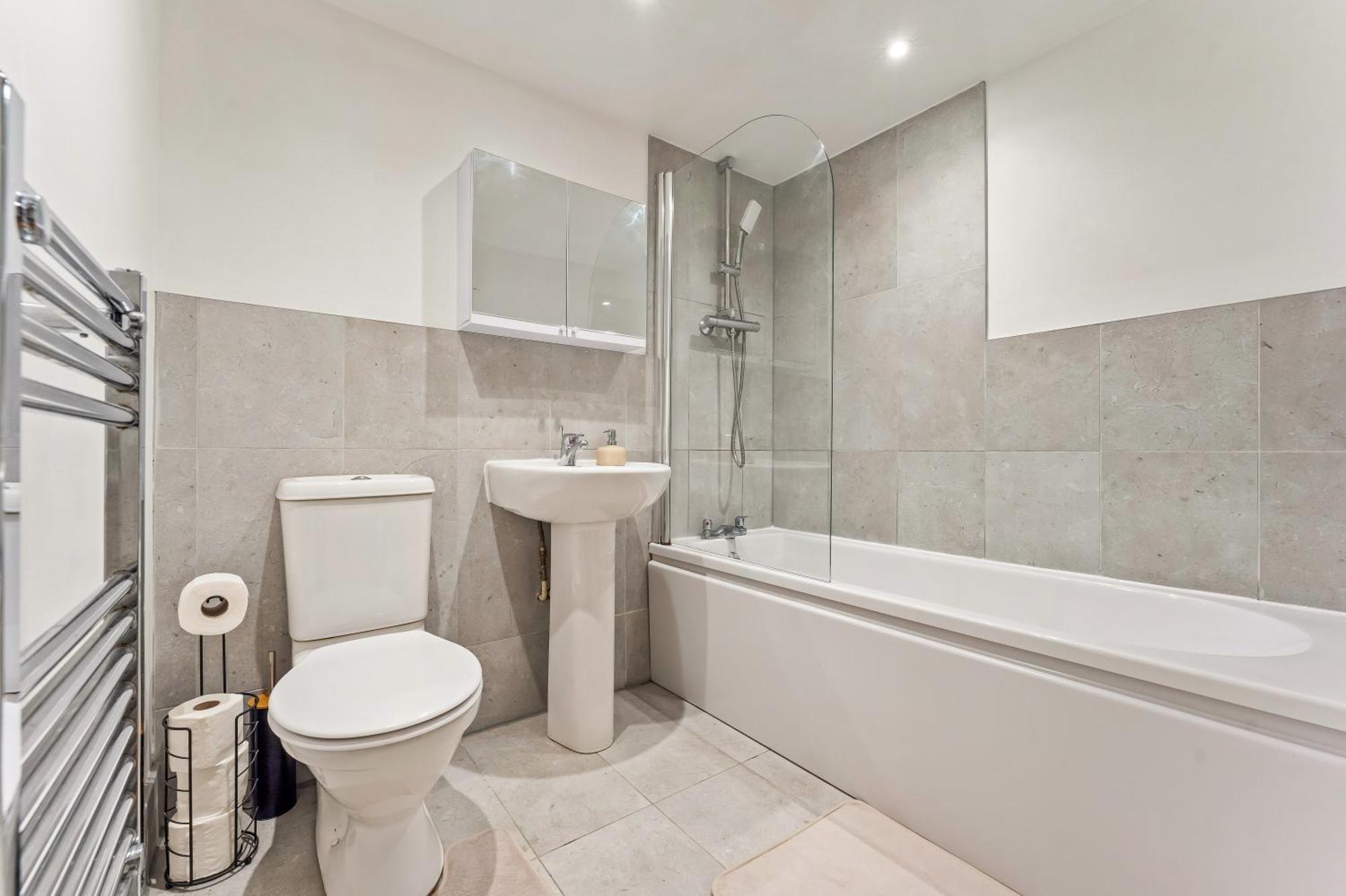 Centre Sleeps 5, Free Parking, Netflix Apartment Birmingham